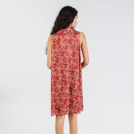 Vestido corto cuello y solapa soft Zumaia burdeos