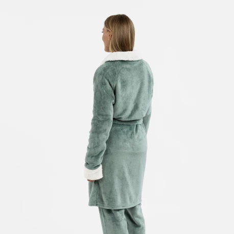 Bata terciopelo sherpa lisa