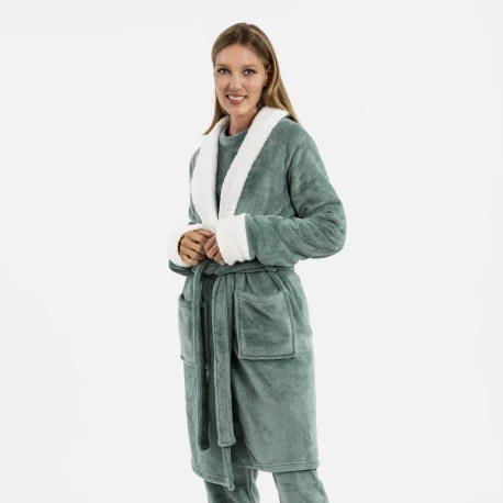 Bata terciopelo sherpa lisa