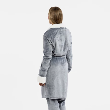 Bata terciopelo sherpa lisa