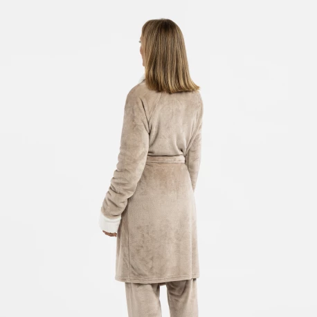 Bata terciopelo sherpa lisa