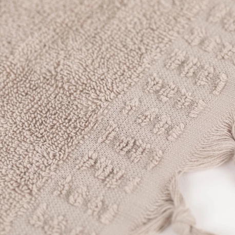 Toalla flecos lisa 550gr