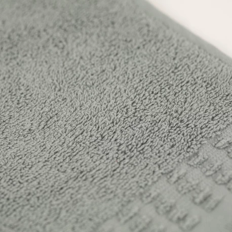 Toalla flecos lisa 550gr