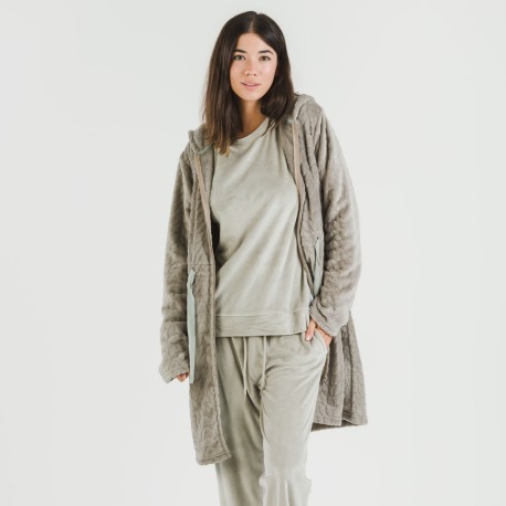 Bata terciopelo con gorro Devore lisa