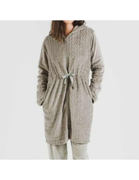 Bata terciopelo con gorro Devore lisa