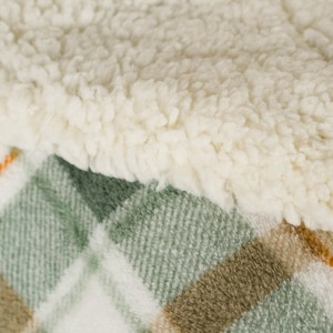 Manta sherpa Cuadro Noric verde 2