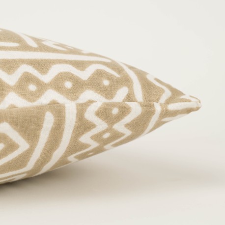 Cojín rectangular antimanchas 30x50 Vinuesa arena - funda + relleno