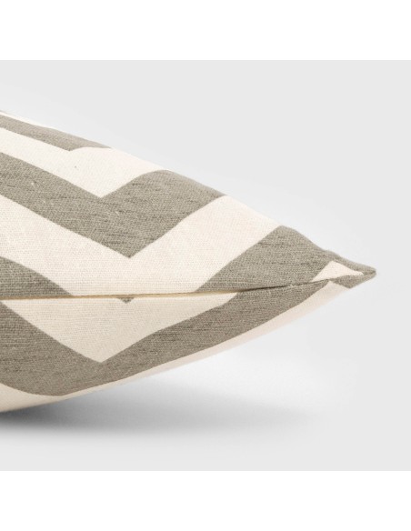 Cojín cuadrante antimanchas Nela liso 50x50 - funda + relleno